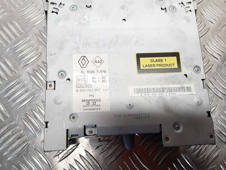 Renault Megane II (2002 - 2005)  8200485082 CD/DVD чейнджер