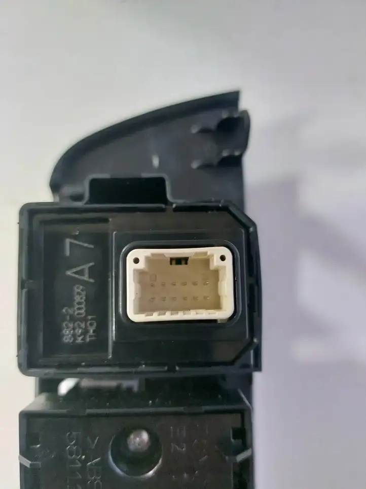 Toyota Corolla E210 E21 (2018 - ) 8404002160 Кнопка стеклоподъемников — фото 2