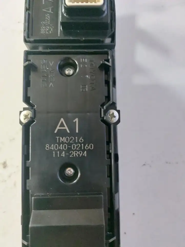 Toyota Corolla E210 E21 (2018 - ) 8404002160 Кнопка стеклоподъемников — фото 3