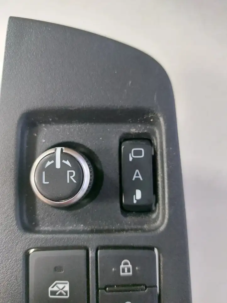 Toyota Corolla E210 E21 (2018 - ) 8404002160 Кнопка стеклоподъемников — фото 4