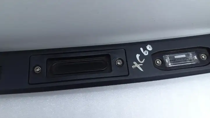 Volvo XC60 (2013 - 2017) 30753341 Подсветка номера — фото 3