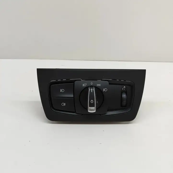 BMW 3 F30 F35 F31 (2012 - 2018) 9265303 Включатель фонарей — фото 1