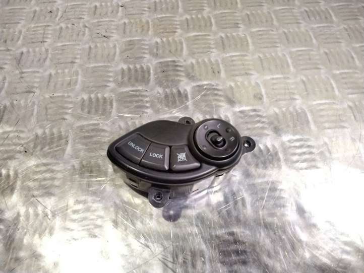 Hyundai Santa Fe (2000 - 2005)  9353026000 Другие включатели / ручки/ переключатели