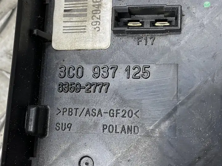 Volkswagen PASSAT B6 (2005 - 2010) 1K0937132F Крышка ящика предохранителей — фото 6