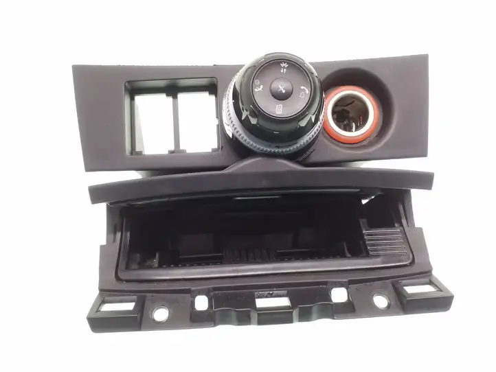 Mazda 3 I (2006 - 2009) BP4L55211 Передняя пепельница — фото 1