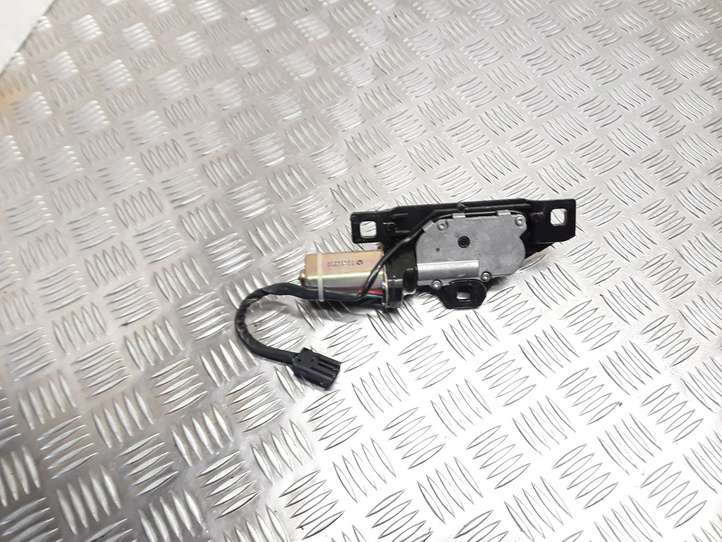 BMW 7 E65 E66 (2001 - 2008)  7014872 Притягиватель задней крышки