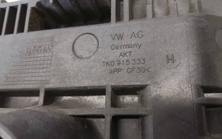 Volkswagen PASSAT B7 (2011 - 2014) 1K0915333H Площадка аккумулятора — фото 2