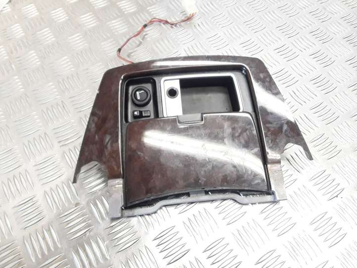 BMW 7 E65 E66 (2001 - 2008)  82233275116 Пепельница