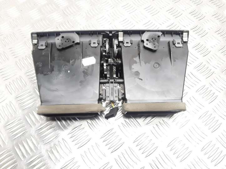BMW 7 E65 E66 (2001 - 2008)  642282235990 Центральный дефлектор