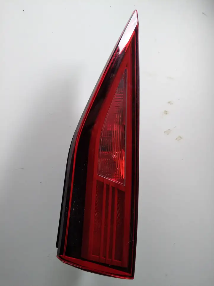 Audi A3/S3 8Y (2020 - ) Задний фонарь в крышке багажника — фото 1