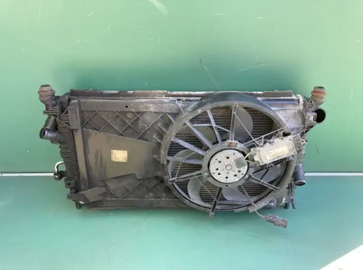 Ford Focus (2005 - 2008) 3M5H9L440AE Радиатор охлаждающей жидкости двигателя — фото 1