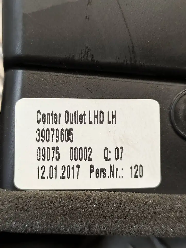 Opel Astra K (2015 - 2020) 39079605 Боковой воздушный дефлектор — фото 3