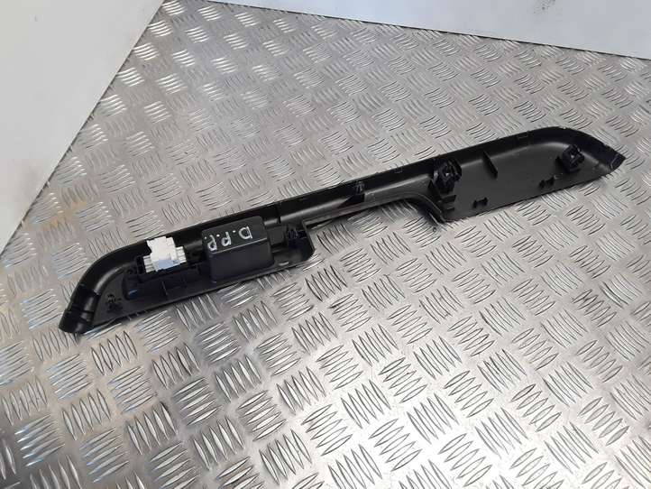 Nissan X-Trail T30 (2001 - 2007)  809488H700 Отделка кнопок стеклоподъемника 