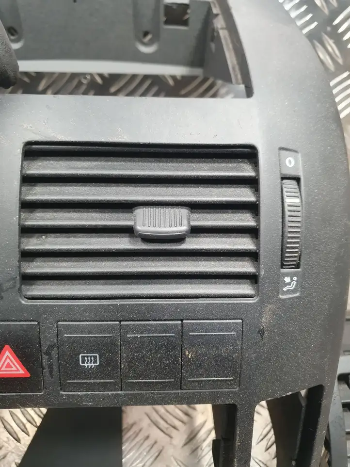Volkswagen Polo (2005 - 2009) 6Q08197049B9 Боковой воздушный дефлектор — фото 8