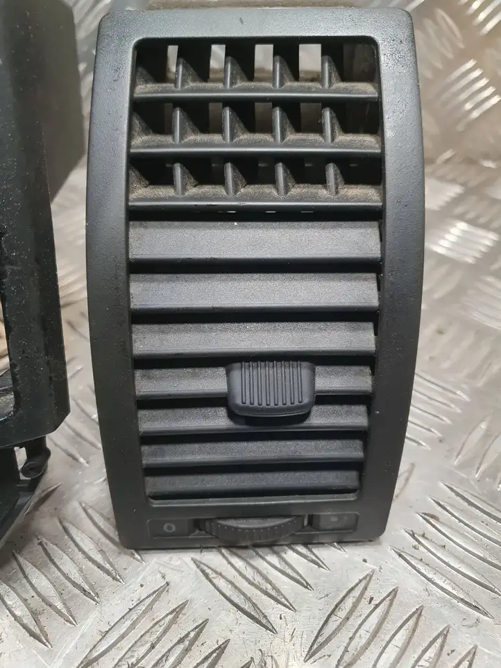 Volkswagen Polo (2005 - 2009) 6Q08197049B9 Боковой воздушный дефлектор — фото 10