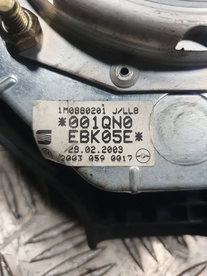 Volkswagen PASSAT B5 (1997 - 2000) 1M0880201 Подушка безопасности руля — фото 2