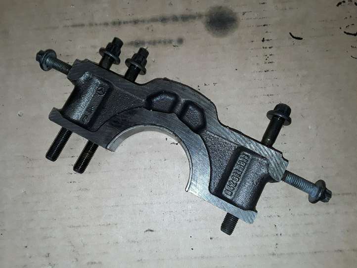 Mercedes-Benz ML W164 (2005 - 2011)  6420110311 Кронштейн коленчатого вала