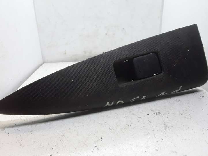 Nissan Note (E11) (2006 - 2014)   Кнопка стеклоподъемников