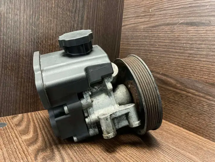 Mercedes-Benz Sprinter W901 W902 W903 W904 (1995 - 2007) 0024667501 Насос ГУР — фото 2