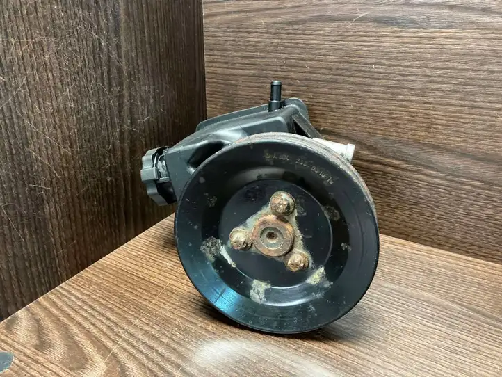 Mercedes-Benz Sprinter W901 W902 W903 W904 (1995 - 2007) 0024667501 Насос ГУР — фото 5