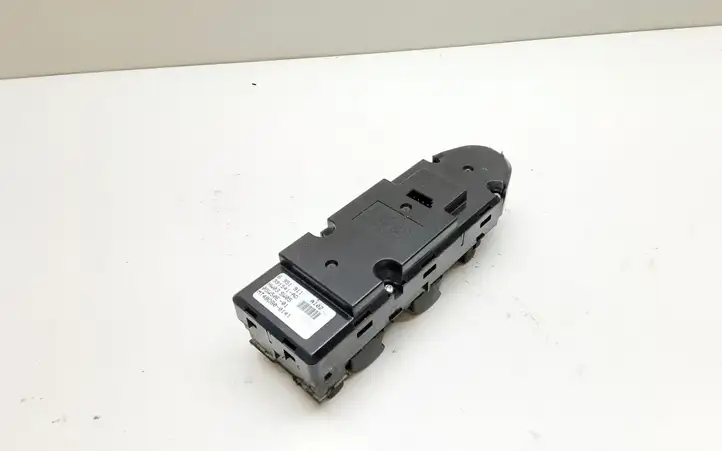 BMW 5 E60 E61 (2004 - 2010) 6951911 Кнопка стеклоподъемников — фото 2