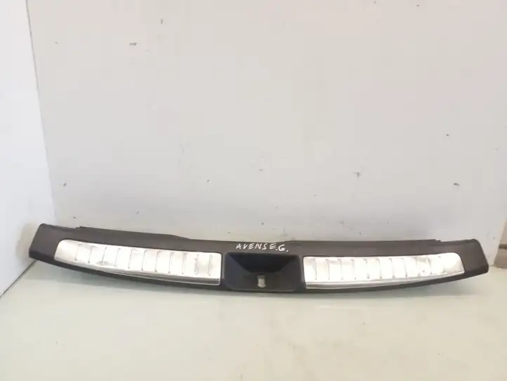Toyota Avensis T250 (2003 - 2006) 5838705090 Отделка порога багажника — фото 1