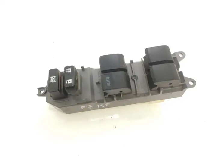 Toyota Auris 150 (2006 - 2012) 192835 Кнопка стеклоподъемников — фото 1