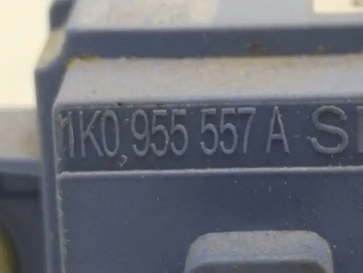 Volkswagen Golf V (2003 - 2009) 1K0955557A Датчик удара SRS — фото 3