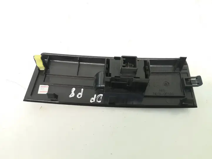 Toyota Corolla Verso E121 (2004 - 2007) 848100F010 Кнопка стеклоподъемников — фото 3