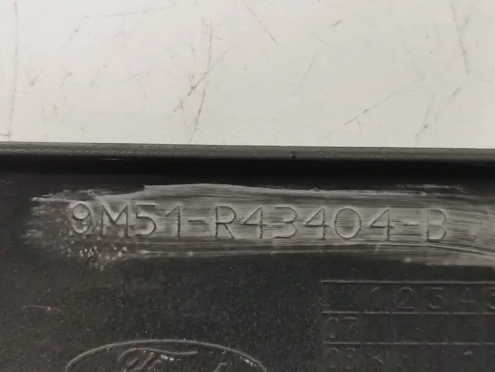 Ford Focus (2011 - 2015) 9M51R43404B Подсветка номера — фото 6