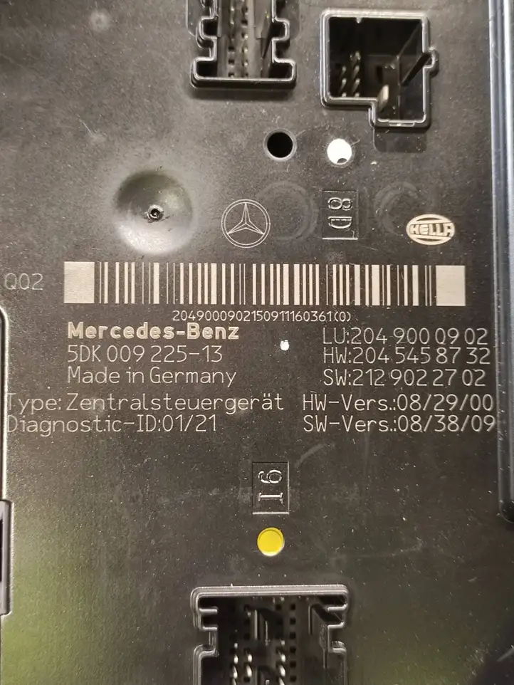 Mercedes-Benz C W204 (2007 - 2014) 2049008902 Блок предохранителей — фото 2