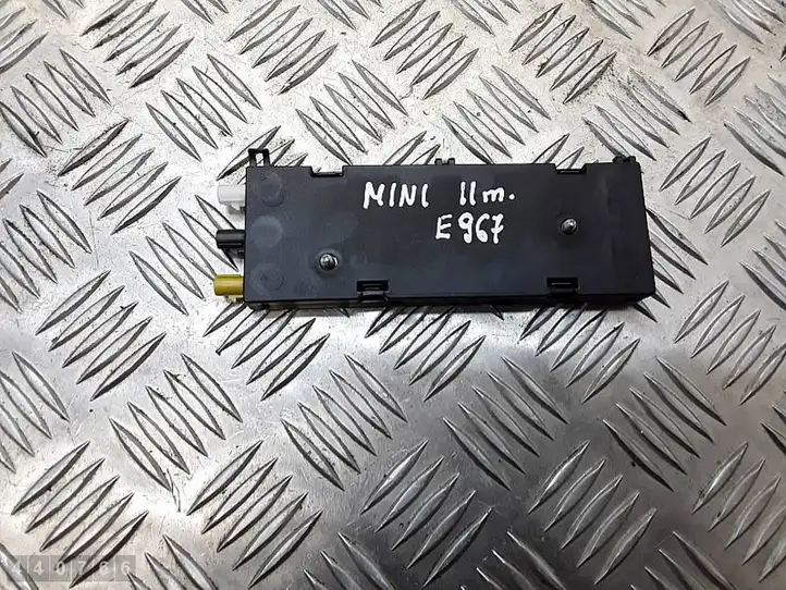 Mini Cooper Countryman R60 (2010 - 2016) AV980385405B Усилитель антенны — фото 2