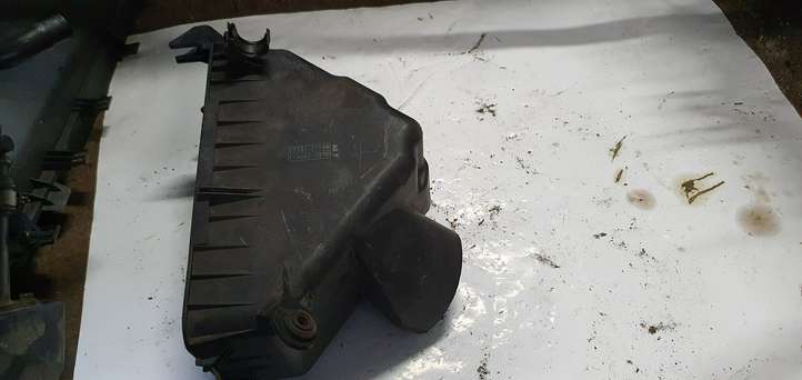 Toyota Avensis Verso (2001 - 2004)  1770127180 Крышка коробки воздушного фильтра