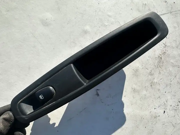 Renault Kadjar (2015 - 2018) 829508687r Кнопка стеклоподъемников — фото 1