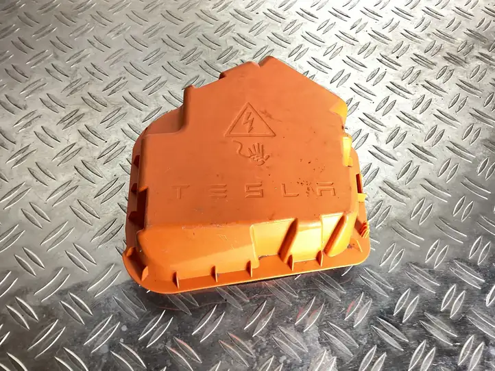 Tesla Model 3 (2017 - 2023) 147925500B Другая часть кузова — фото 1