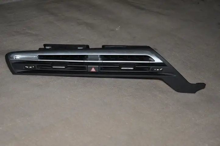 Citroen C4 Grand Picasso (2016 - 2018) 967797317A Центральный воздушный дефлектор — фото 1