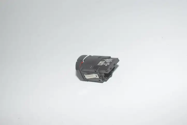 BMW 2 F45 (2014 - 2021) Включатель аварийных фонарей — фото 4