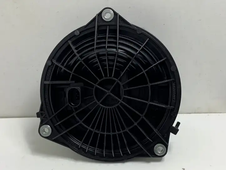 Volkswagen Golf VII (2013 - 2019) 6R0827469D Ручка крышки багажника — фото 3