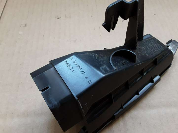 Citroen C4 Picasso (2006 - 2013)  9657691577 Воздушная решётка окна