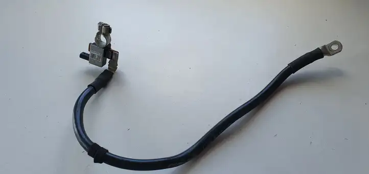 Audi A5 (2016 - ) Минусовой провод аккумулятора — фото 1