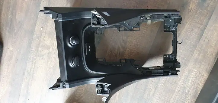 Hyundai Santa Fe (2012 - 2015) Другая деталь консоли (туннеля) — фото 1