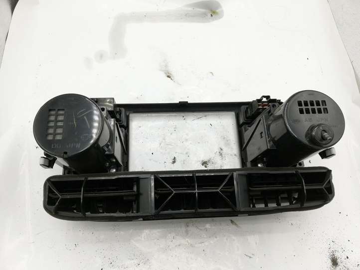 Nissan X-Trail T30 (2001 - 2007)  E5715161100 Центральный дефлектор