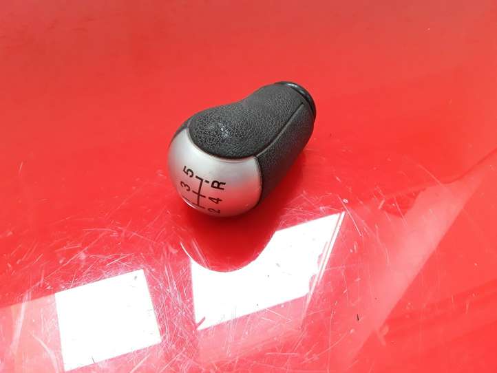 Ford Focus (2005 - 2008)   Отделка рычага переключения передач (кожа, головка)