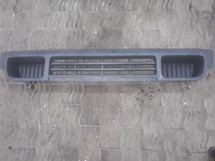 Volkswagen Transporter-Caravelle (2003 - 2009)  7H080719 Нижняя решётка (из трех частей)