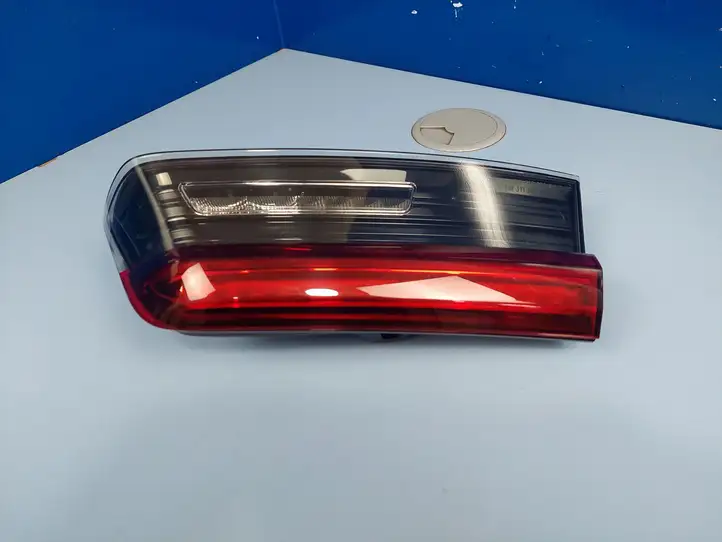 BMW 3 G20 G21 (2019 - ) H8742045607 Задний фонарь в крышке багажника — фото 2