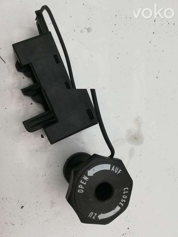 BMW X3 E83 (2003 - 2010)  7030510 Крепежный винт (запасное колесо)