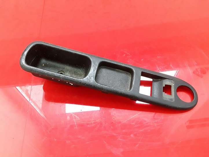 Peugeot 307 (2005 - 2008)  532619 Отделка кнопок стеклоподъемника 