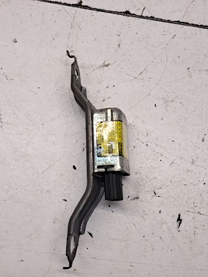 Toyota Prius (XW20) (2003 - 2009) 8983347030 Датчик удара SRS — фото 6