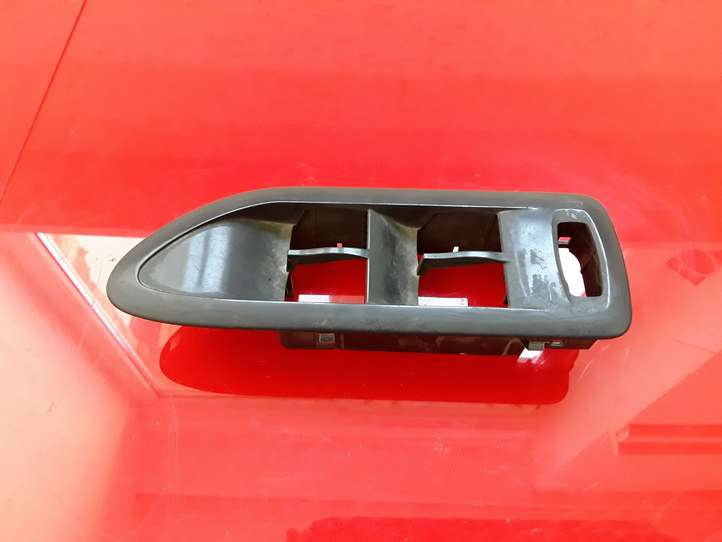 Renault Laguna (2001 - 2005)  26515 Отделка кнопок стеклоподъемника 
