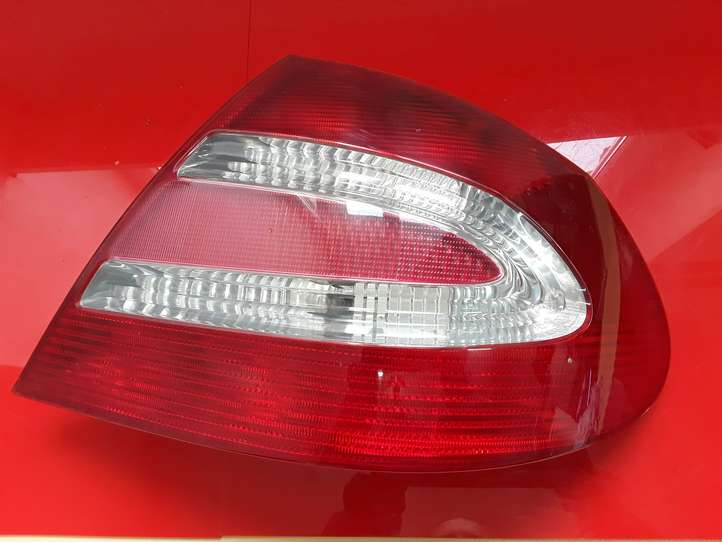 Mercedes-Benz CLK A209,C209 (2002 - 2009)  A2098200464 Задний фонарь в кузове